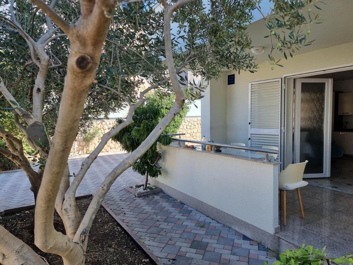 The Golden Grotto Apartments Novalja Exterior photo